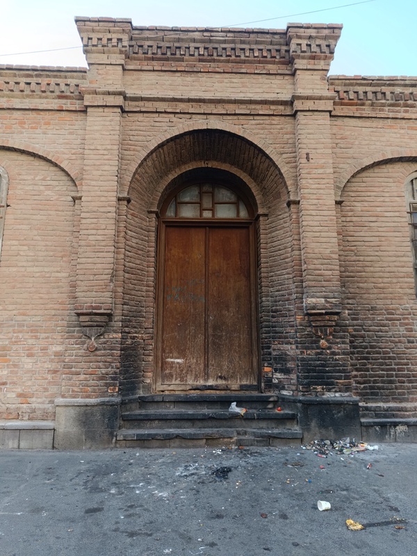 میراث بی صاحب و مرگ تدریجی یک ساختمان قدیمی!