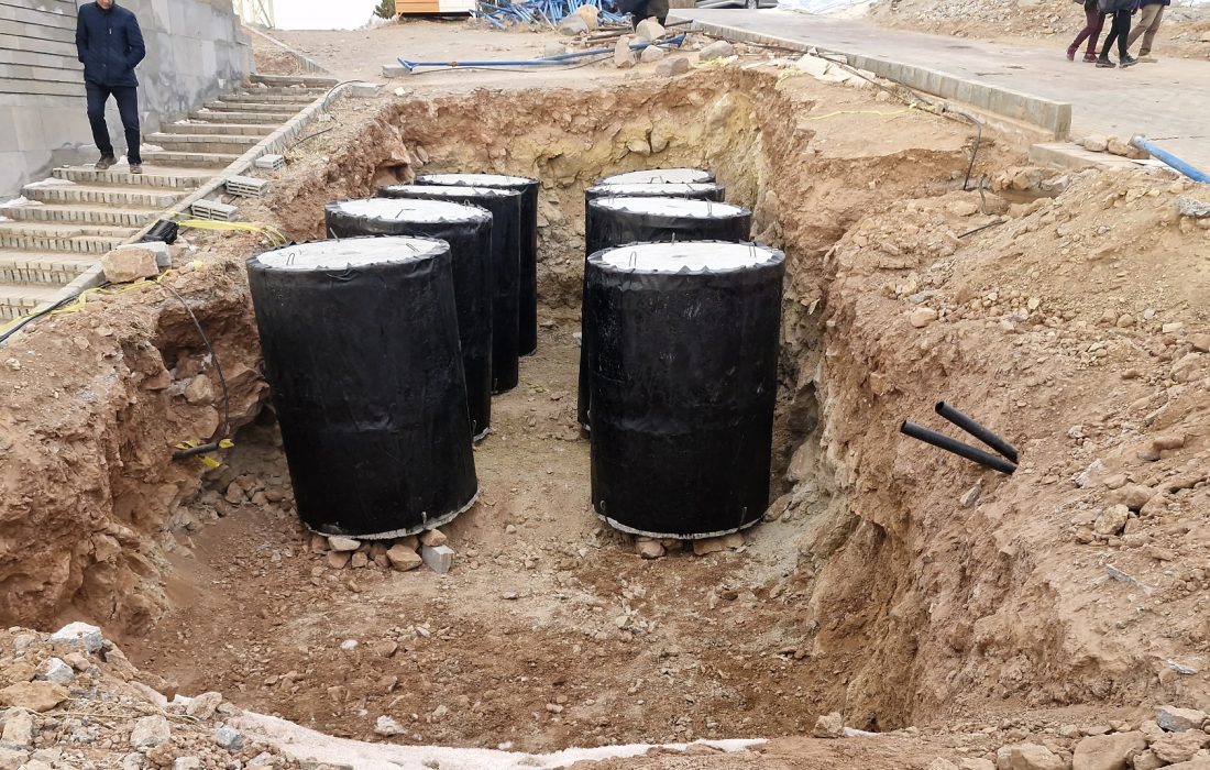 آغاز نصب سپتیک تانک در آمفی تئاتر روباز عینالی