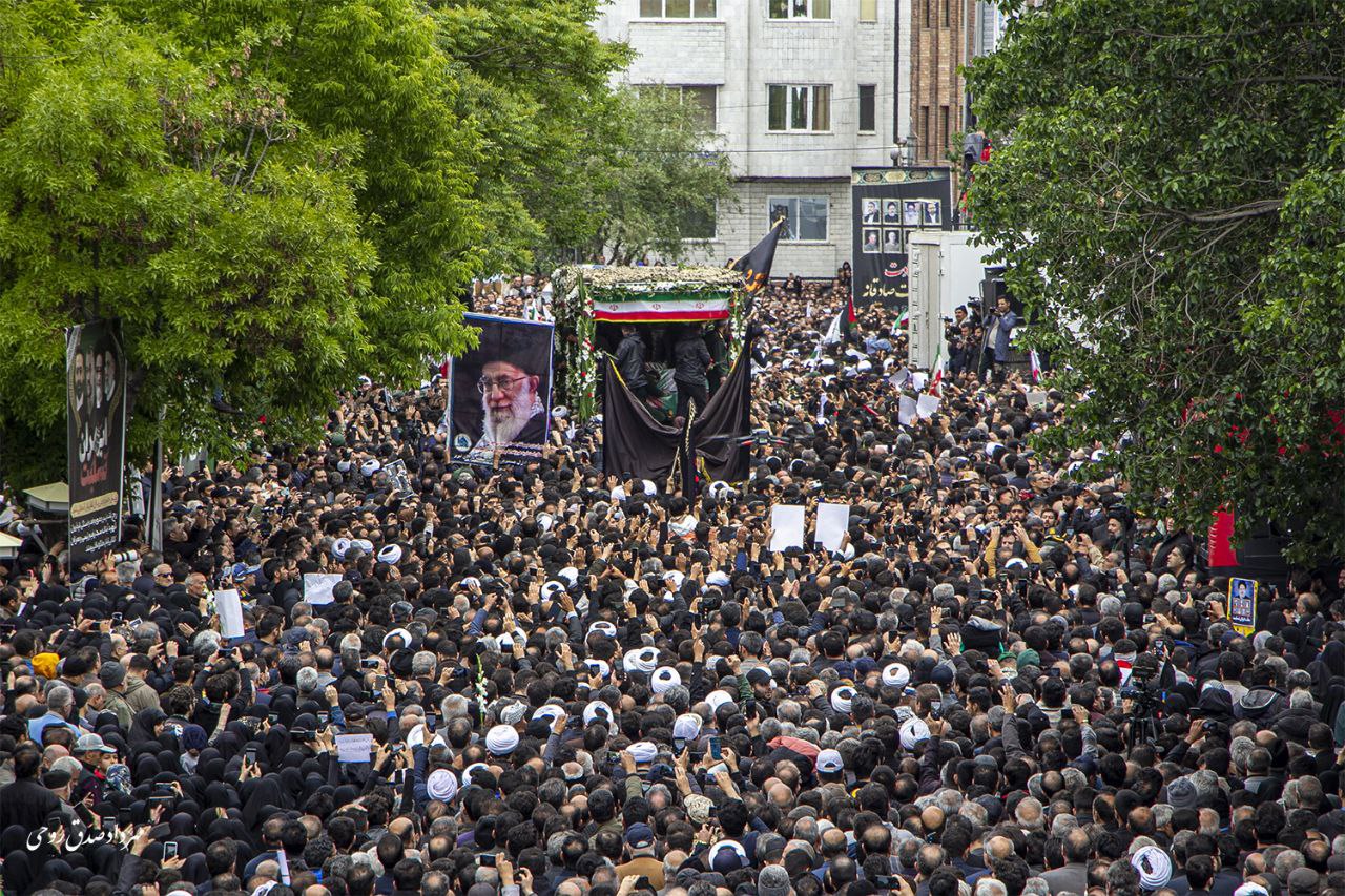 IMG 20250512 173116 384 - تشییع پیکر شهدای خدمت